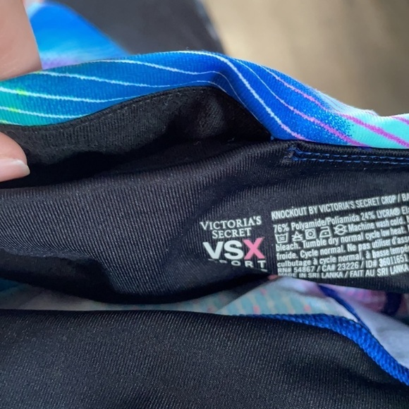 Medium colorful Victoria’s Secret workout capri legging - Picture 3 of 3